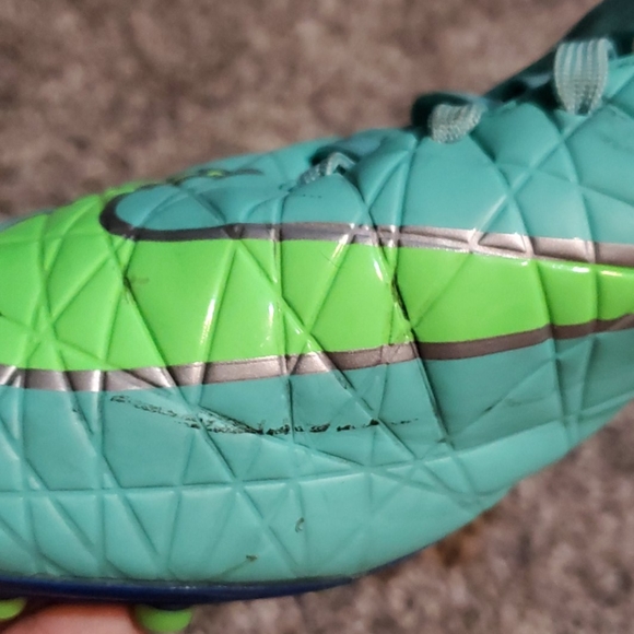 Nike soccer cleats - Picture 3 of 9